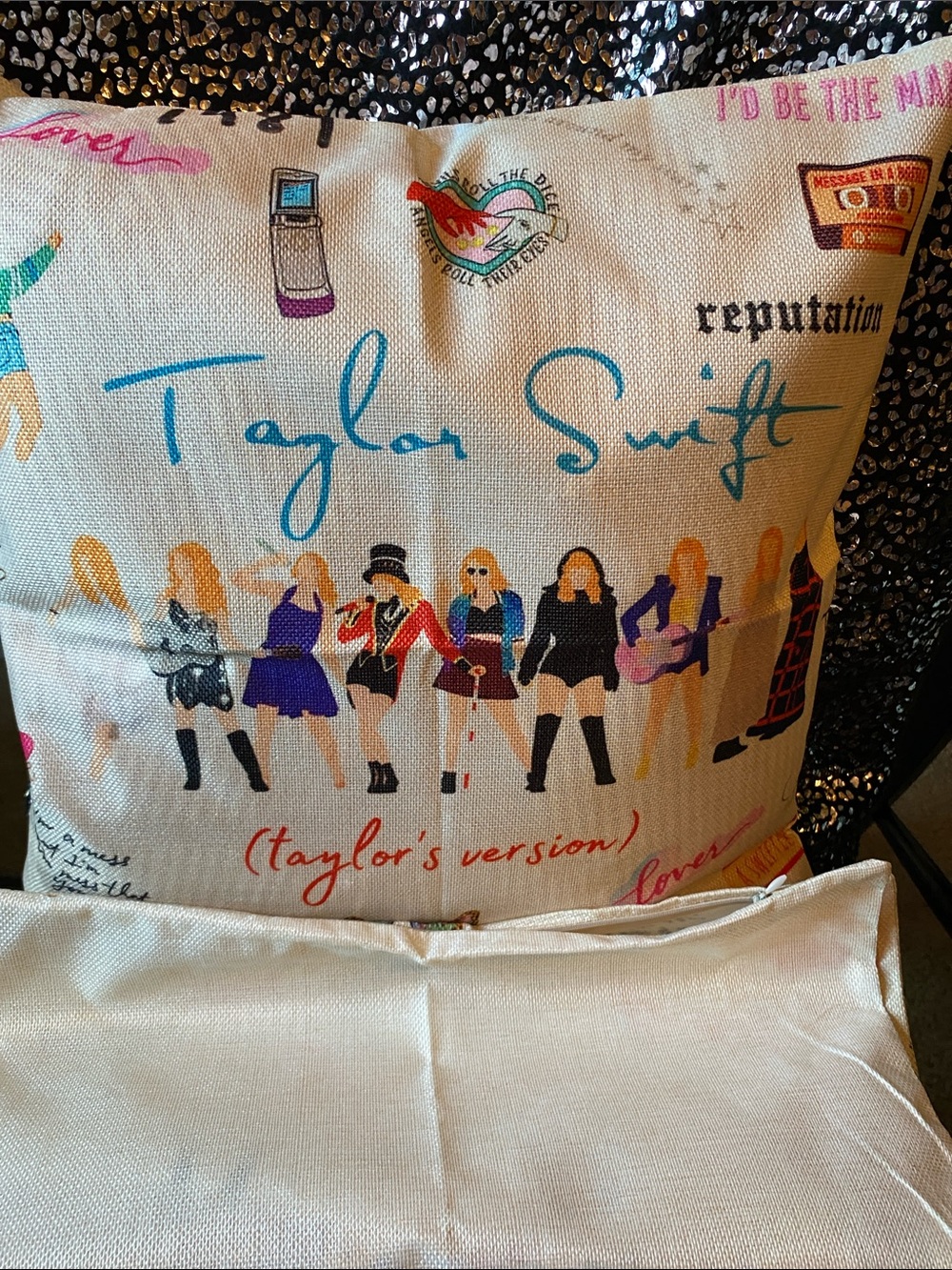 Taylor Swift Signature pair of Cream Pillow Covers the Eras Tour Figures - Picture 2 of 3